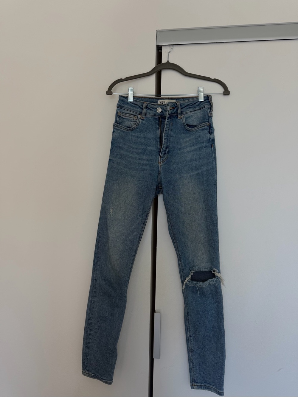 Zara Skinny Distressed Knee Jeans - Medium Blue